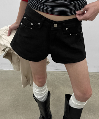 スタッズショートパンツ