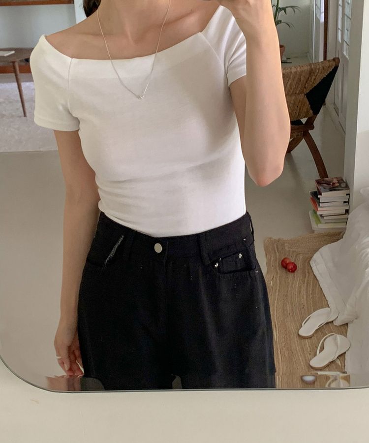 オフショルダースリムフィット半袖Tシャツ IVORY