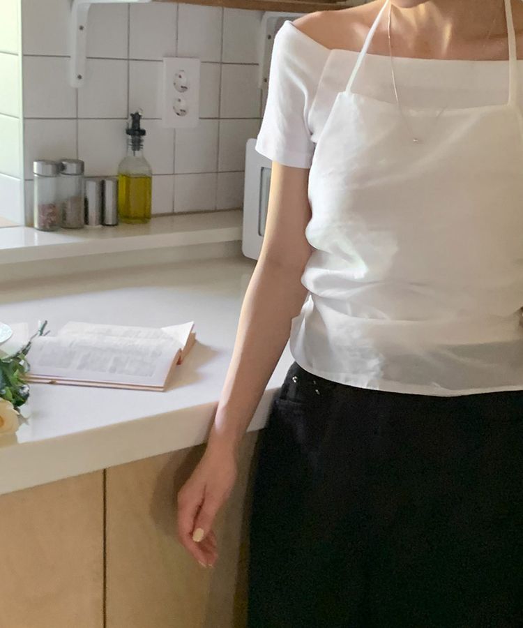 オフショルダースリムフィット半袖Tシャツ IVORY