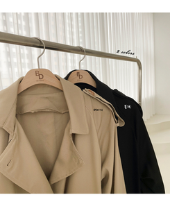 ルーズフィットトレンチコート