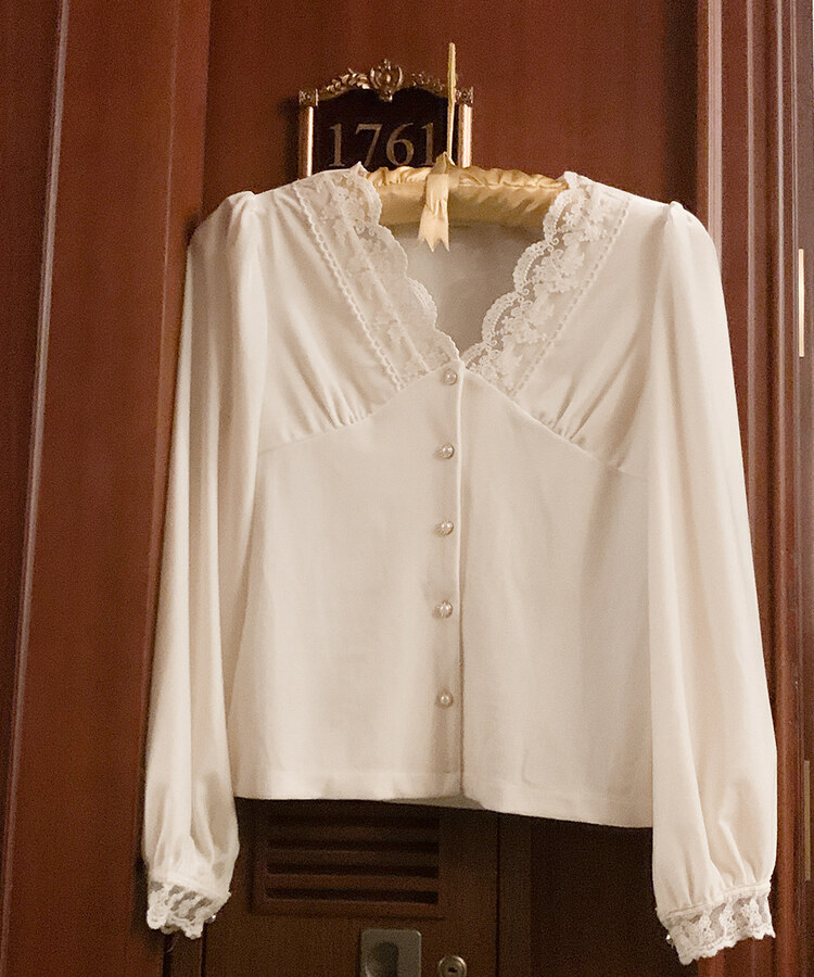 レースベルベットブラウス