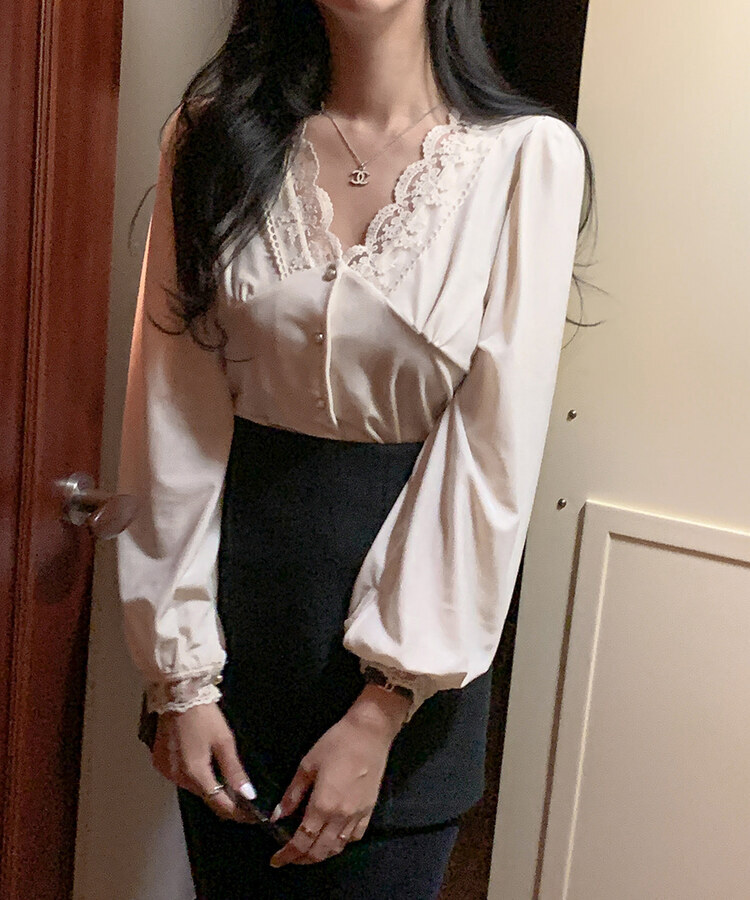 レースベルベットブラウス