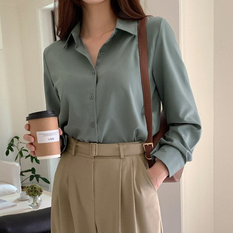 bs4691 매끄러운 광택감이 돋보이는 아뜨랑스 베이직 셔츠 블라우스 blouse DarkMint(model)