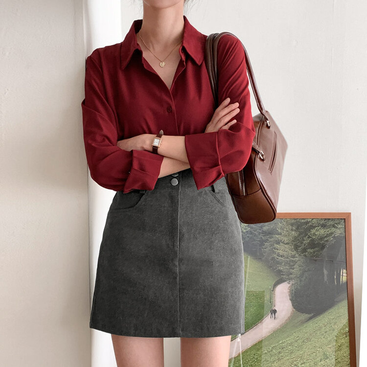 bs4691 매끄러운 광택감이 돋보이는 아뜨랑스 베이직 셔츠 블라우스 blouse Wine(model)