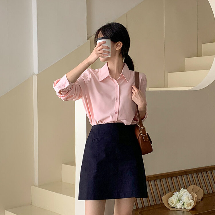 bs4691 매끄러운 광택감이 돋보이는 아뜨랑스 베이직 셔츠 블라우스 blouse LightPink(model)