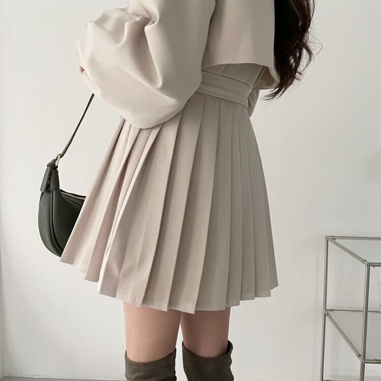 プリーツショートトレンチコート(ベルト付き) ベージュ