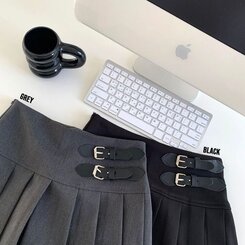 バックルプリーツスカート(ペチパンツ付き)