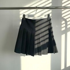 バックルプリーツスカート(ペチパンツ付き)