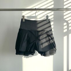 バックルプリーツスカート(ペチパンツ付き)