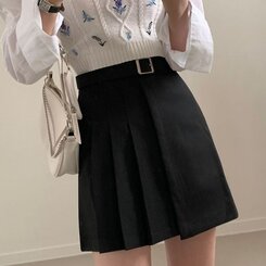 ベルトハーフプリーツミニスカート(パンツ付き)｜ミニスカート