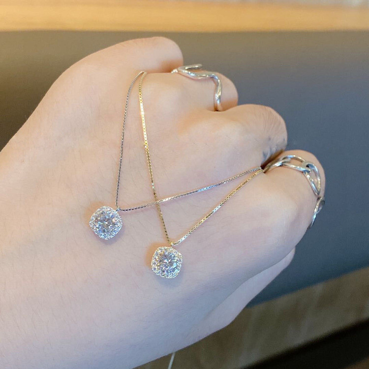 スクエアネックレス