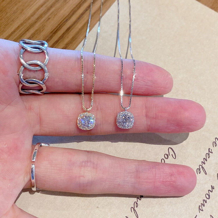 スクエアネックレス