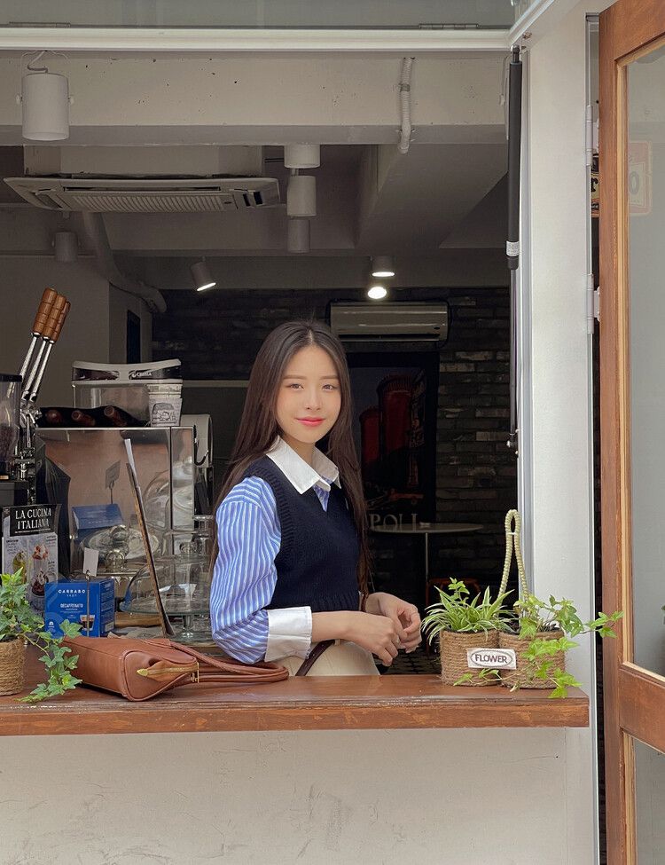 ドルチェ&ガッバーナ ウール ニットベスト Vネック ダークブラウン 金糸 Vネックウールニットベスト｜ベスト｜韓国ファッション通販 SONA