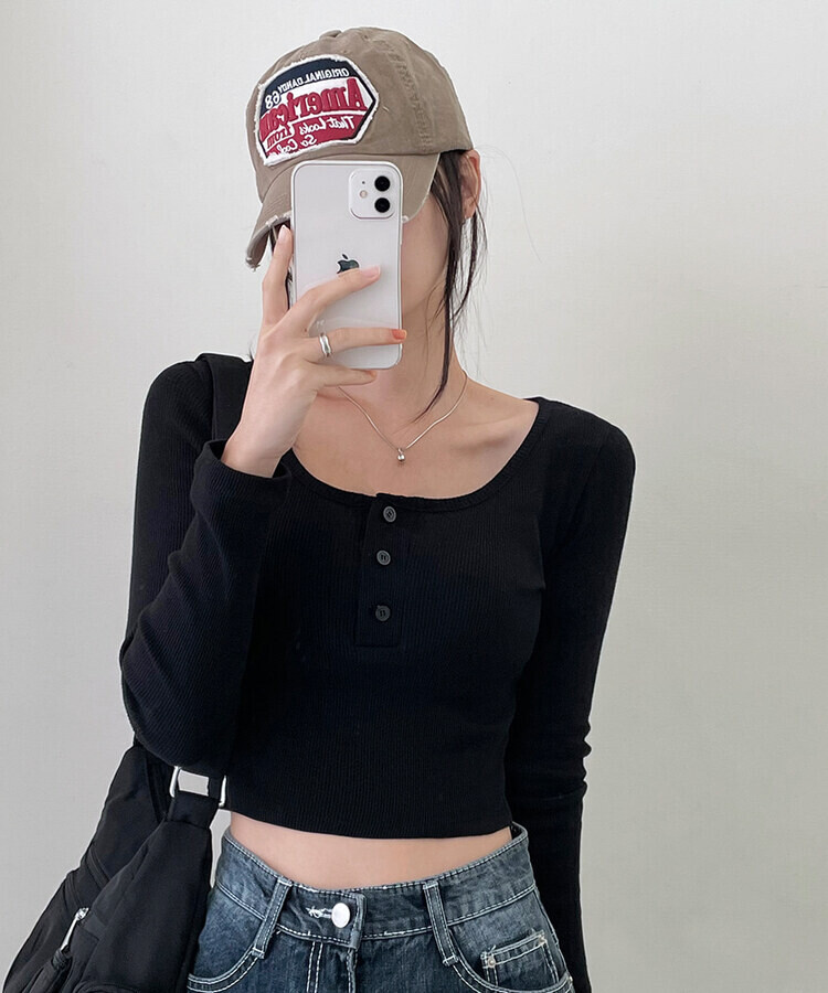 リブボタンクロップ長袖Tシャツ｜長袖Tシャツ｜韓国ファッション