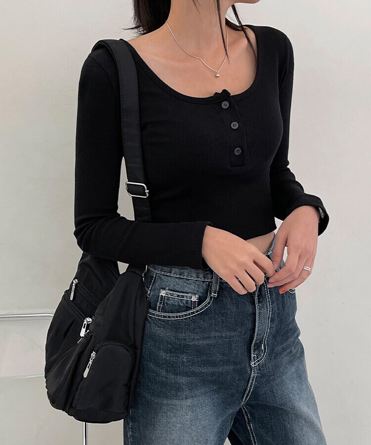 시에나골지버튼크롭긴팔티 블랙