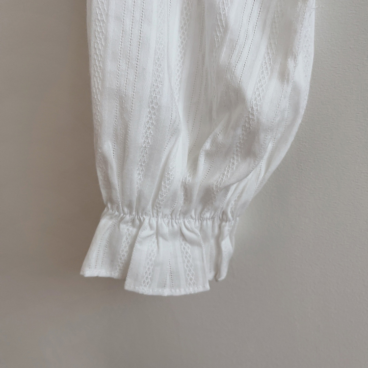 ハートネックシャーリングクロップブラウス