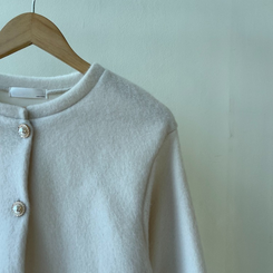 パールボタンクロップカーディガン