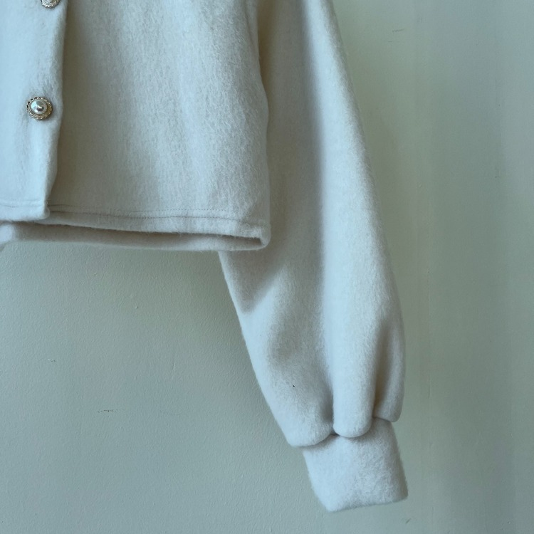 パールボタンクロップカーディガン