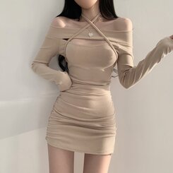 ユニークホルターネックシャーリングミニワンピース ベージュ