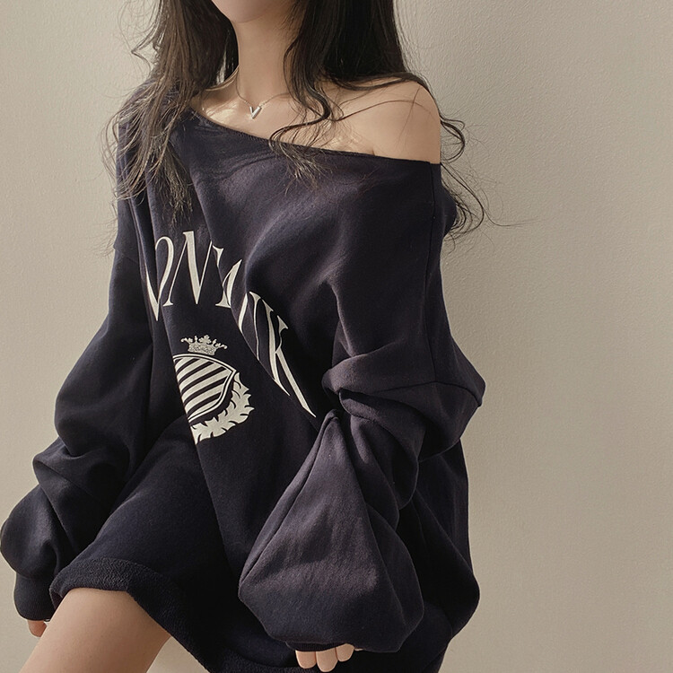 オフショルダー　スウェット オフショルダーカットオフオーバーフィットトレーナー