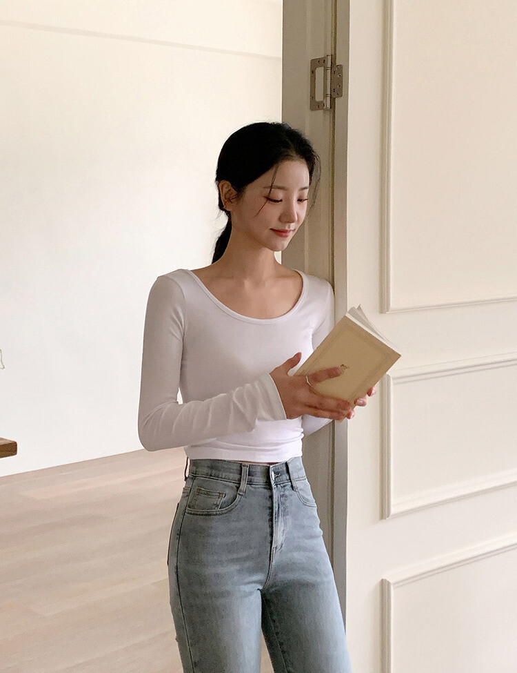 [1+1/기획] 쫀쫀 여리핏 유넥 크롭 티셔츠 아이보리