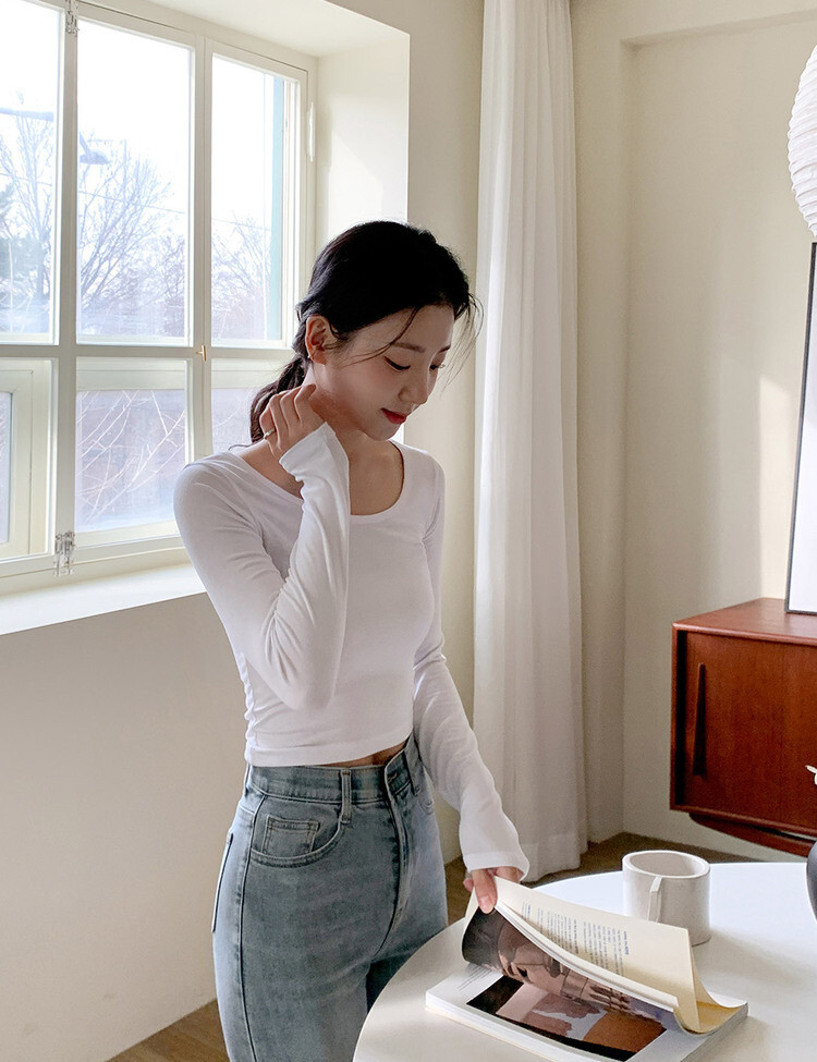 [1+1/기획] 쫀쫀 여리핏 유넥 크롭 티셔츠 아이보리