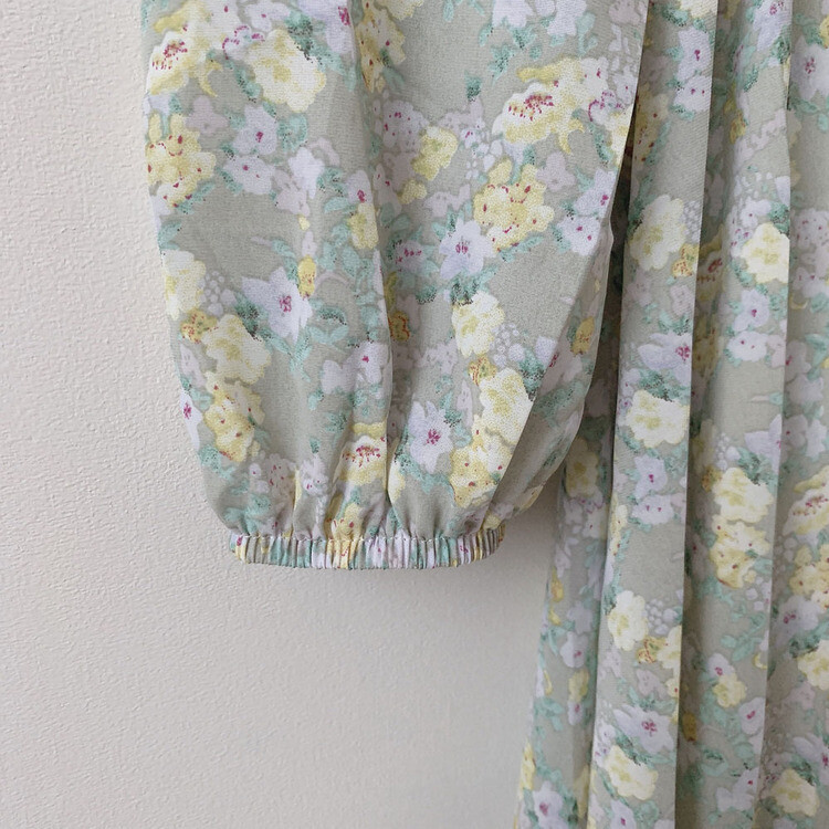 シフォンVネックフラワーロングワンピース