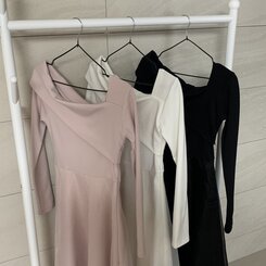 シフォンアンバランスオフショルダーロングワンピース