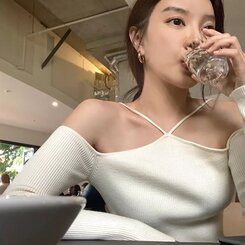 ユニークストラップオフショルダー長袖Tシャツ ホワイト