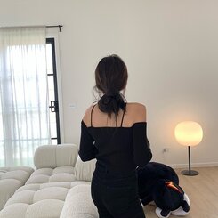 ユニークストラップオフショルダー長袖Tシャツ ブラック