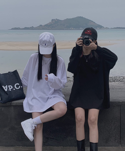 スリットオーバーフィットトレーナー ブラック