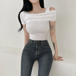 アンバランスオフショルダースリムTシャツ IVORY