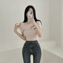 アンバランスオフショルダースリムTシャツ BEIGE