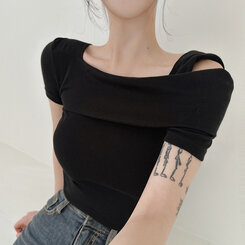 アンバランスオフショルダースリムTシャツ BLACK