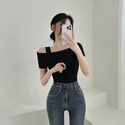 アンバランスオフショルダースリムTシャツ BLACK