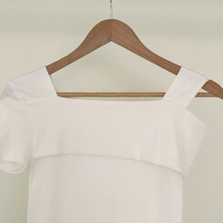 アンバランスオフショルダースリムTシャツ