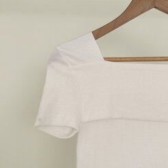 アンバランスオフショルダースリムTシャツ