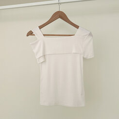 アンバランスオフショルダースリムTシャツ