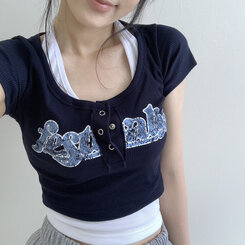 [최저가!*ㅡ*]y2k 빈티지 버튼 단추 골지 레터링 크롭티4color 네이비