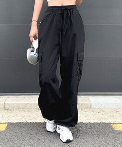 カーゴジョガーストリングワイドロングパンツ ブラック