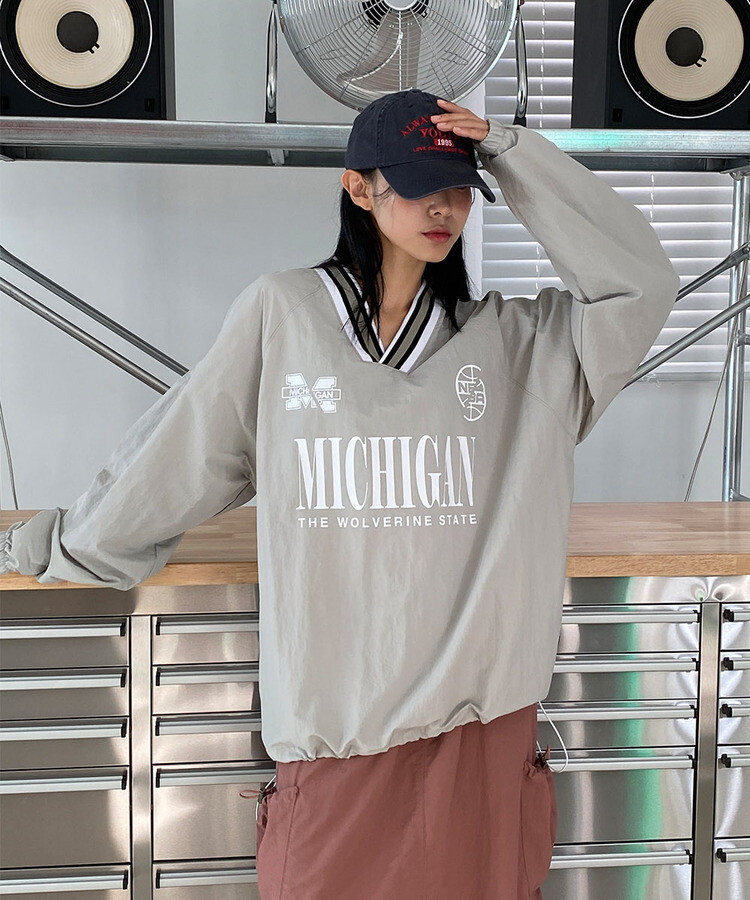 配色Vネック英文レタリングスポーティ長袖Tシャツ｜長袖Tシャツ｜韓国