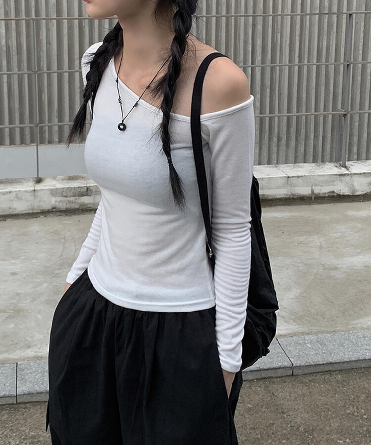 オフショルダー長袖Tシャツ 黒 BLACKUP tシャツ 「B-BASIC」 スタンダードオフショルダー長袖T