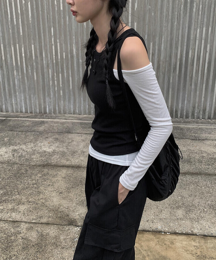 STS36390 スリムフィットワンオフショルダークロップ長袖Tシャツ