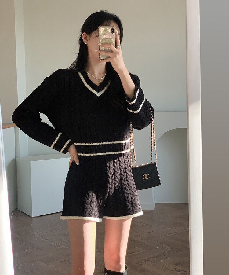 新品　未使用　V TWELVE ブラック　半袖とショートパンツ　セット　Mサイズ 新品 未使用 V TWELVE ブラック 半袖とショートパンツ セット M