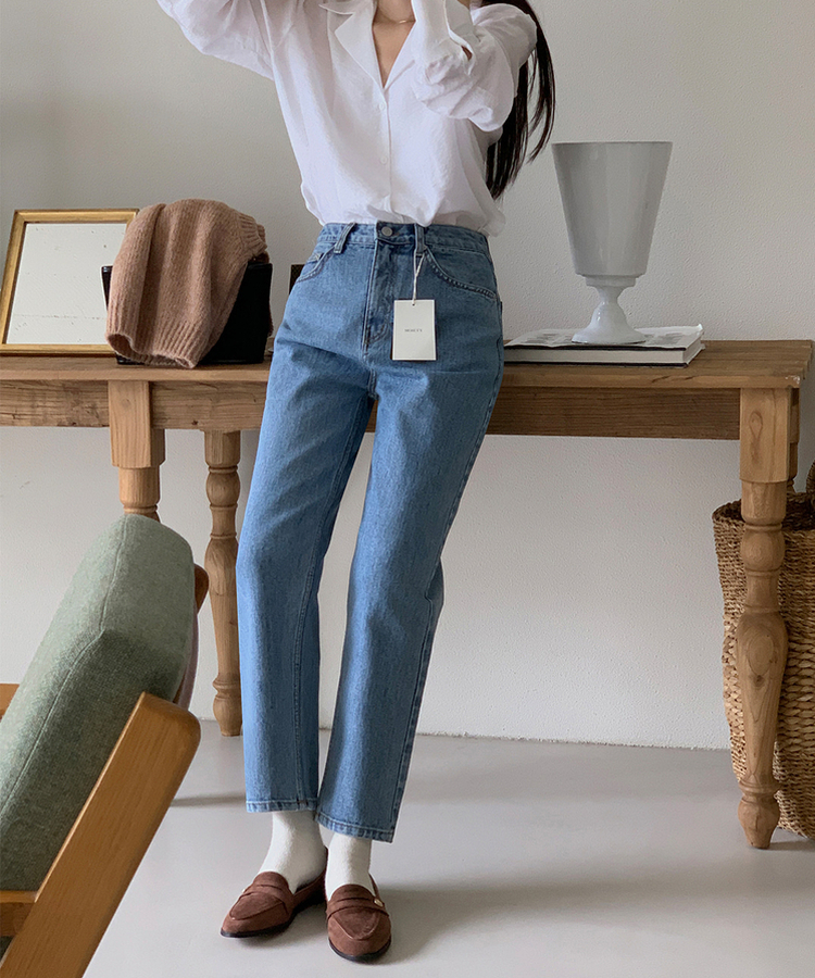 テーパードストレートフィットデニム LIGHT BLUE