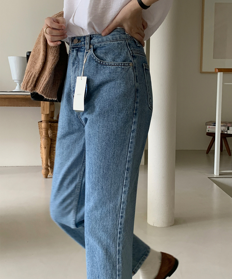 テーパードストレートフィットデニム LIGHT BLUE