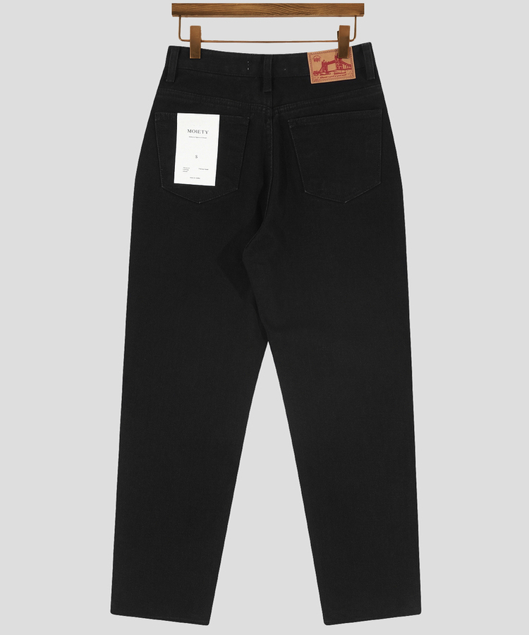 テーパードストレートフィットデニム