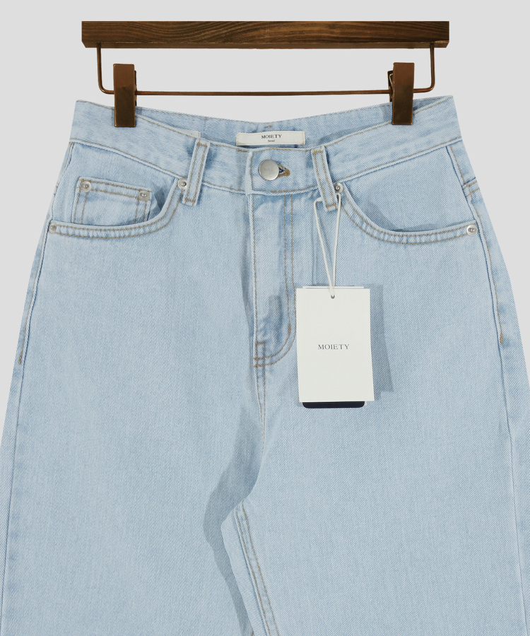 テーパードストレートフィットデニム