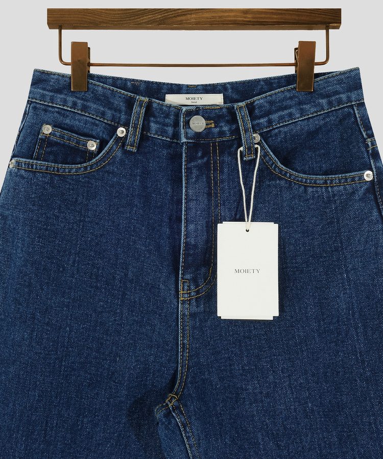 テーパードストレートフィットデニム