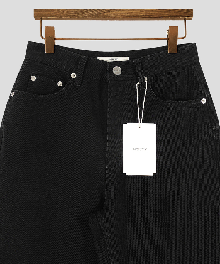 テーパードストレートフィットデニム